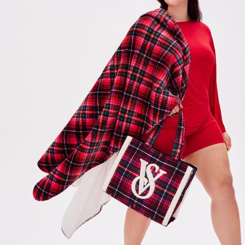 VS Holiday Plaid Blanket